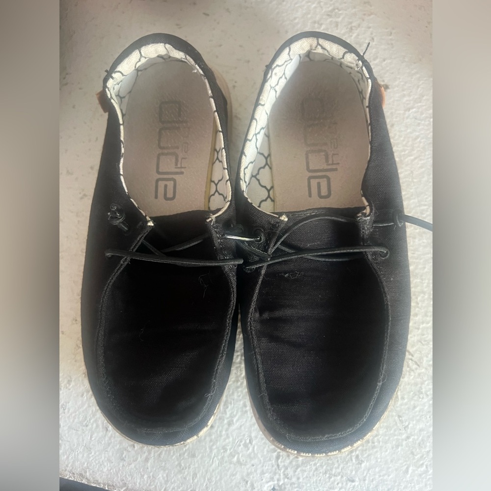 Kids size Y1 black Hey Dude